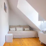 Boavista Apartment, Panoramic Castle, Graça&city Views, Historic Mouraria